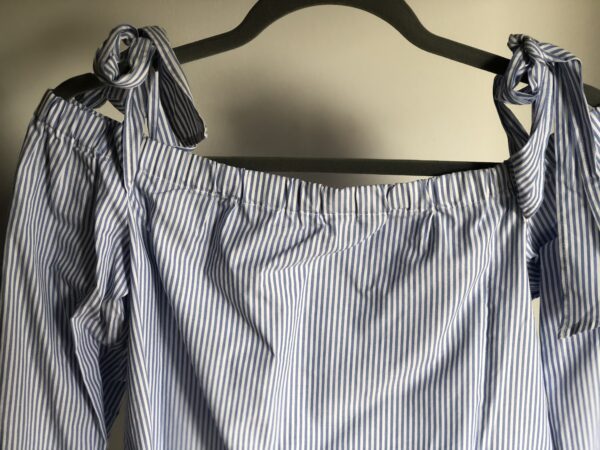 H&M- Camisa c/cuello bote - Imagen 3