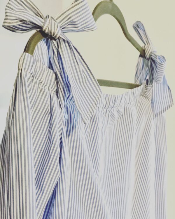 H&M- Camisa c/cuello bote - Imagen 2